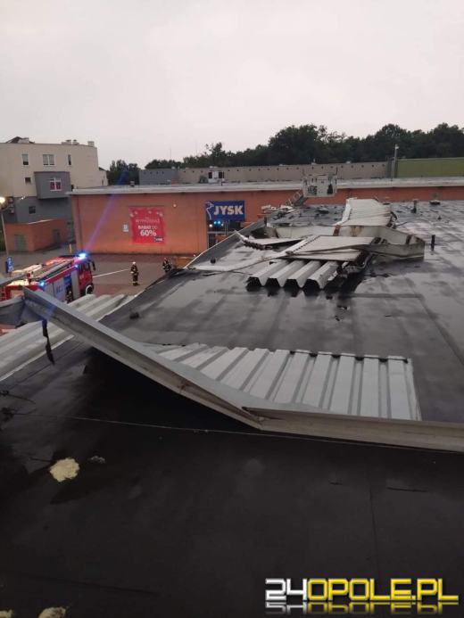 Zerwany dach w Kędzierzynie-Koźlu: 206 interwencji strażaków łącznie 