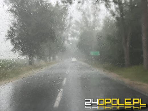 Policja ostrzega: noga z gazu, trudne warunki na drogach