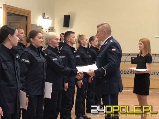 17 nowych adeptów policji złożyło dziś przysięgę