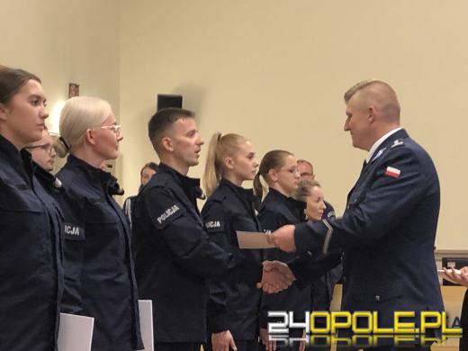 17 nowych adeptów policji złożyło dziś przysięgę