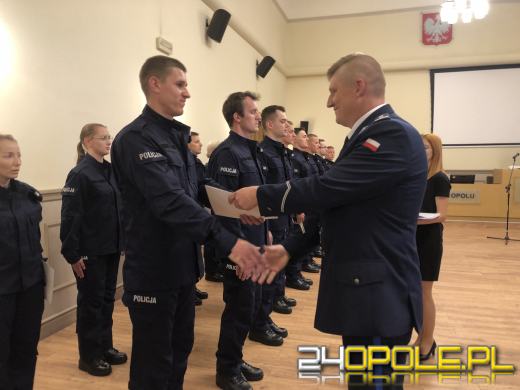17 nowych adeptów policji złożyło dziś przysięgę