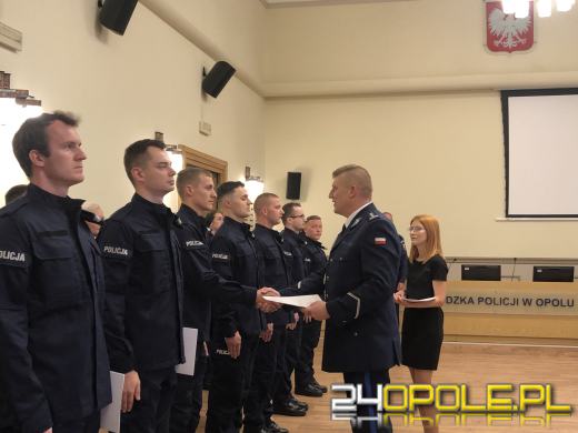 17 nowych adeptów policji złożyło dziś przysięgę