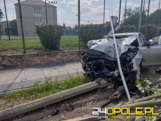 Stracił panowanie i wjechał na pas zieleni