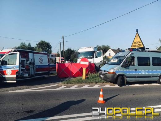 Wypadek na skrzyżowaniu K45 i W416: Rowerzystka potrącona przez ciężarówkę