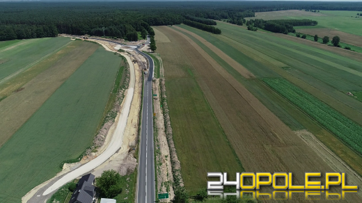 Nowe rondo na DK45 już dostępne dla kierowców. Rozbudowa drogi trwa nadal