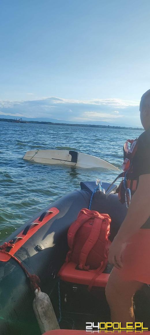 Akcja ratunkowa na Jeziorze Nyskim. Troje nastolatków za burtą