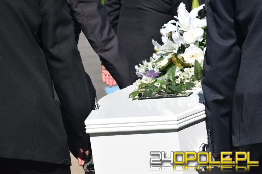 7000 zł dla wszystkich bez kryterium dochodowego. Niesie to jednak za sobą pewne konsekwencje