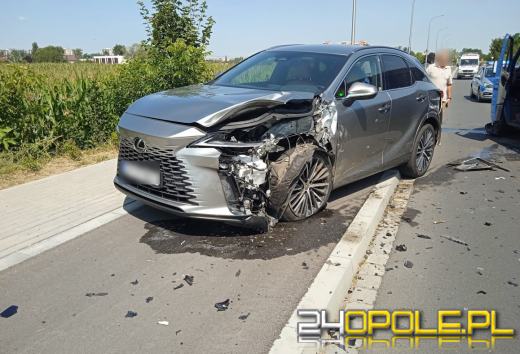 Karambol na ulicy Krapkowickiej. Służby ratunkowe nadal pracują na miejscu zdarzenia 