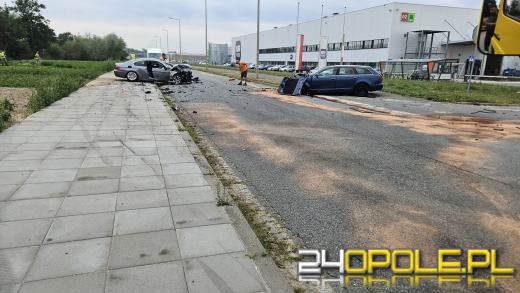 Czołowe zderzenie Audi i BMW na ul. Północnej w Opolu