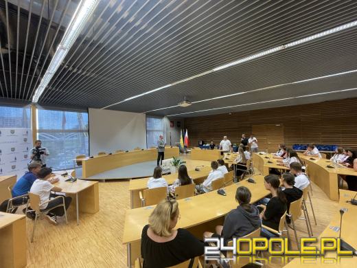 Przez tydzień zwiedzają nasz region. Ich ojcowie walczą na froncie