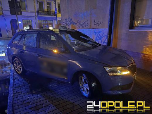 Wypadek w centrum Opola: Kierująca taksówką potrąciła pieszego