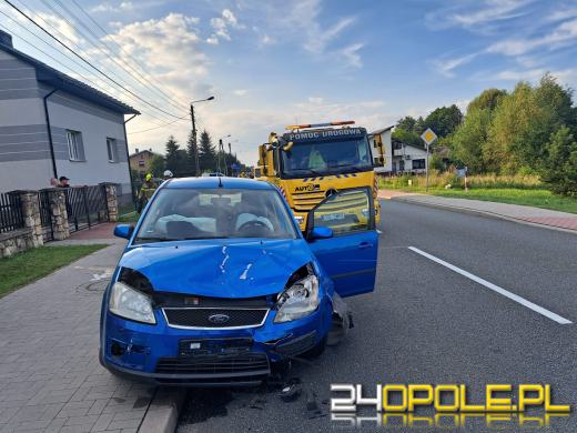 Wypadek na DW 43 w Jaworznie-Bankowym. Kierowca pod wpływem alkoholu. Dwoje dzieci w szpitalu