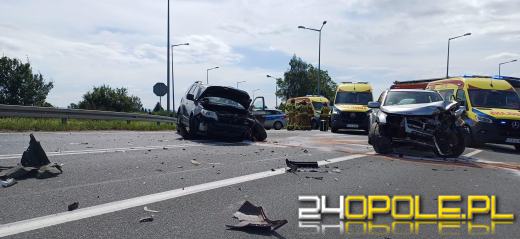 Czołówka dwóch osobówek w Ząbkowicach Śląskich. Na miejscu lądował Opolski LPR 