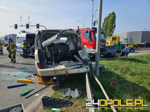 Zderzenie TIRa i dwóch osobówek. Obwodnica Opola przykorkowana