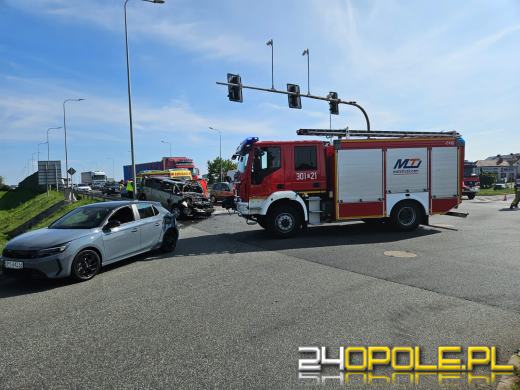 Zderzenie TIRa i dwóch osobówek. Obwodnica Opola przykorkowana