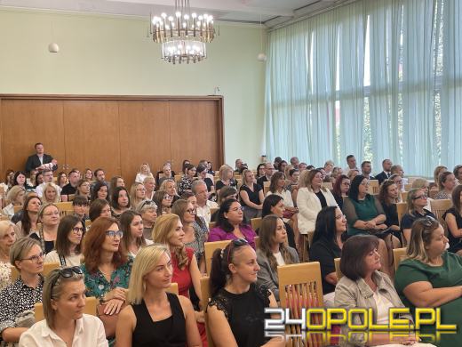 Od dziś mamy 300 nauczycieli dyplomowanych więcej w regionie