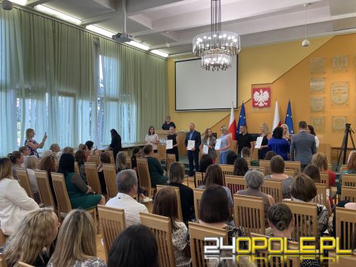 Od dziś mamy 300 nauczycieli dyplomowanych więcej w regionie