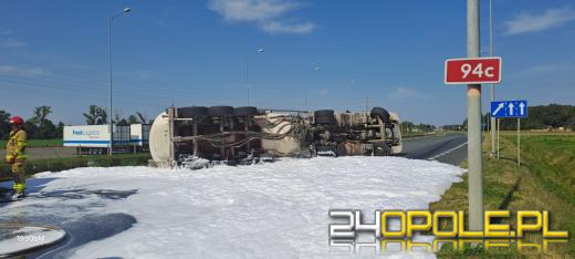 Przewrócona cysterna na rondzie Szczakiela: obwodnica zablokowana w kierunku Częstochowskiej 