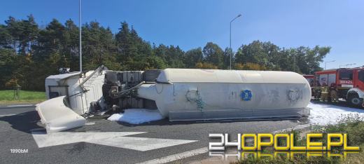 Przewrócona cysterna na rondzie Szczakiela: obwodnica zablokowana w kierunku Częstochowskiej 