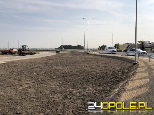 Budowa ronda w Zimnicach Małych na ostatniej prostej (WIDEO)