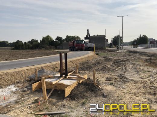 Budowa ronda w Zimnicach Małych na ostatniej prostej (WIDEO)