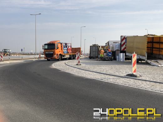 Budowa ronda w Zimnicach Małych na ostatniej prostej (WIDEO)