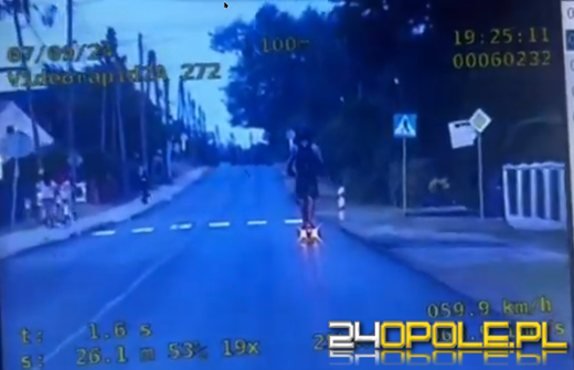 Pędził hulajnogą elektryczną ponad 60 km/h - zapłaci 1000 zł (WIDEO)