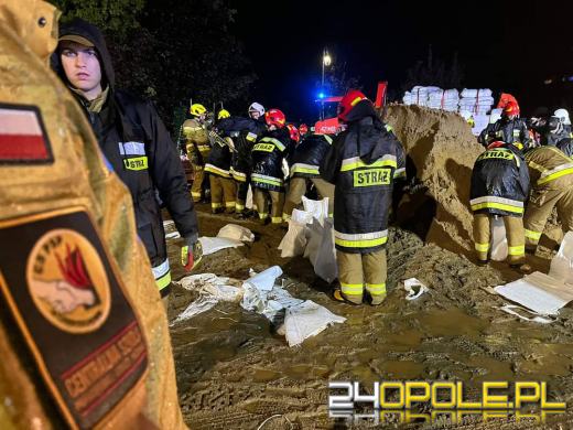 Stany alarmowe rzek przekroczone. Ewakuowano mieszkańców 