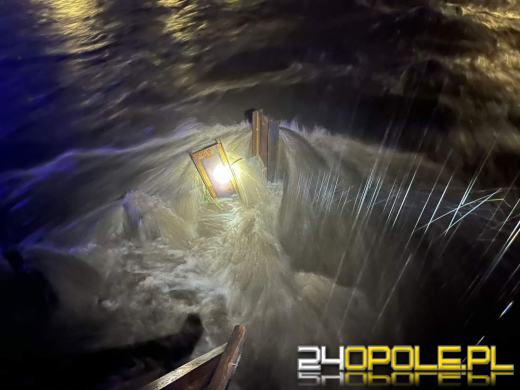 Stany alarmowe rzek przekroczone. Ewakuowano mieszkańców 