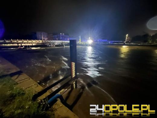 Stany alarmowe rzek przekroczone. Ewakuowano mieszkańców 