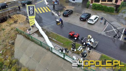 Stany alarmowe rzek przekroczone. Ewakuowano mieszkańców 