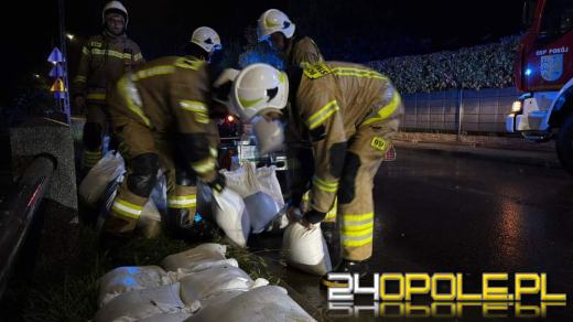 Stany alarmowe rzek przekroczone. Ewakuowano mieszkańców 