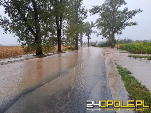 Cały dzień trwają działania ratownicze i zabezpieczające. Fotorelacja 