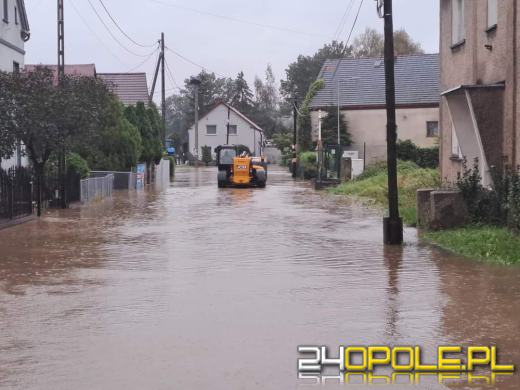 Cały dzień trwają działania ratownicze i zabezpieczające. Fotorelacja 