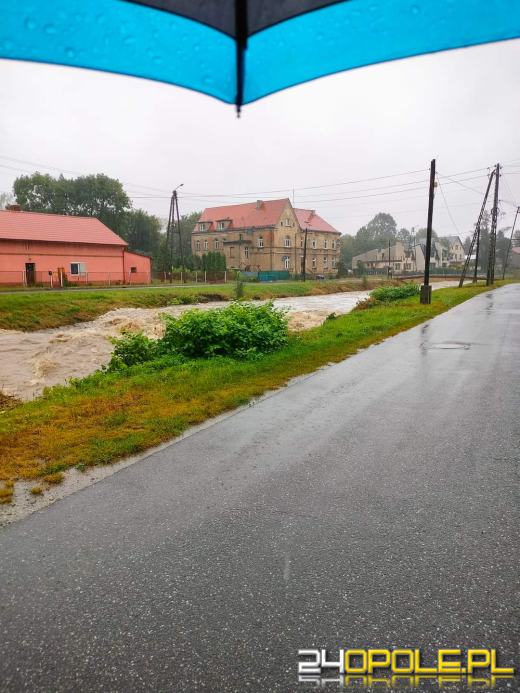 Cały dzień trwają działania ratownicze i zabezpieczające. Fotorelacja 