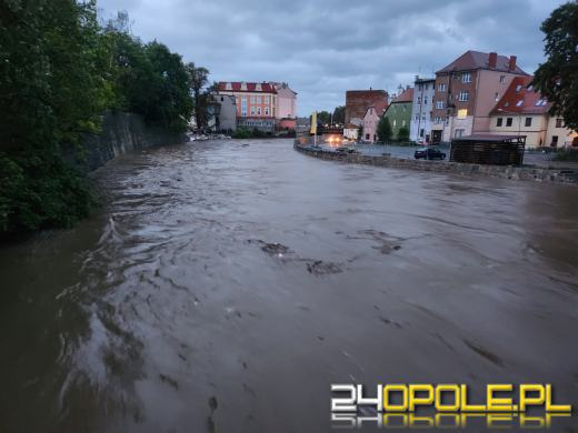Cały dzień trwają działania ratownicze i zabezpieczające. Fotorelacja 