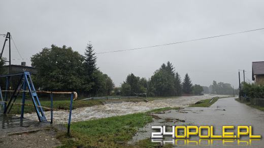 Cały dzień trwają działania ratownicze i zabezpieczające. Fotorelacja 