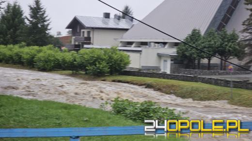 Cały dzień trwają działania ratownicze i zabezpieczające. Fotorelacja 
