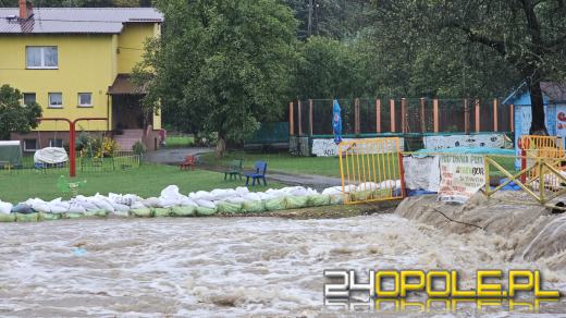 Cały dzień trwają działania ratownicze i zabezpieczające. Fotorelacja 