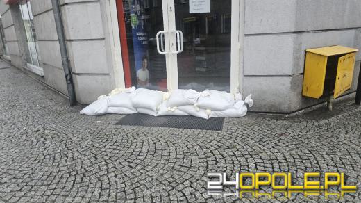 Cały dzień trwają działania ratownicze i zabezpieczające. Fotorelacja 