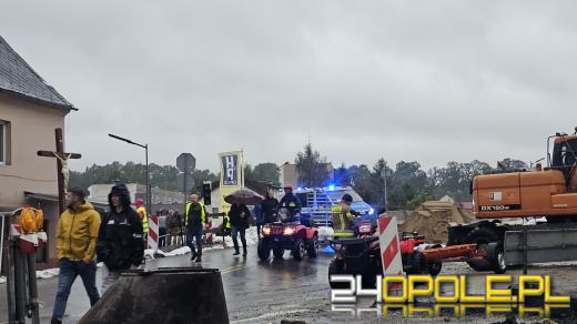Cały dzień trwają działania ratownicze i zabezpieczające. Fotorelacja 