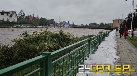 Cały dzień trwają działania ratownicze i zabezpieczające. Fotorelacja 