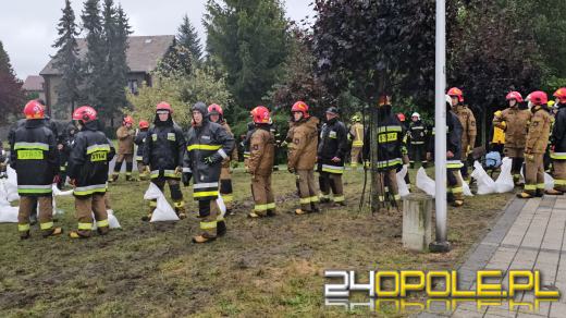 Cały dzień trwają działania ratownicze i zabezpieczające. Fotorelacja 