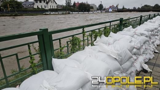Cały dzień trwają działania ratownicze i zabezpieczające. Fotorelacja 