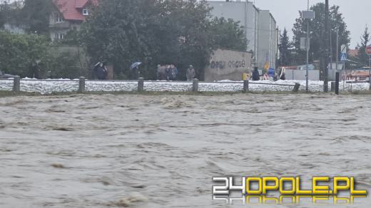 Cały dzień trwają działania ratownicze i zabezpieczające. Fotorelacja 