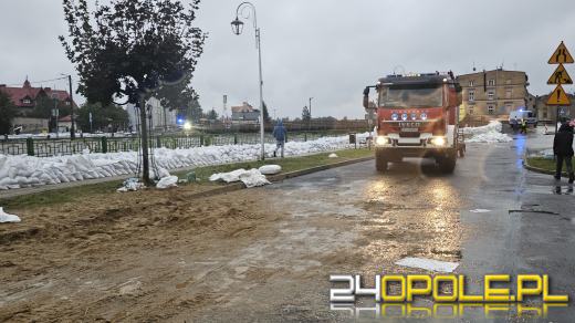 Cały dzień trwają działania ratownicze i zabezpieczające. Fotorelacja 