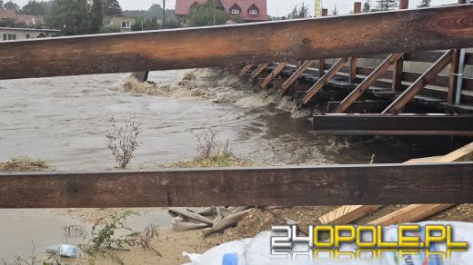 Cały dzień trwają działania ratownicze i zabezpieczające. Fotorelacja 