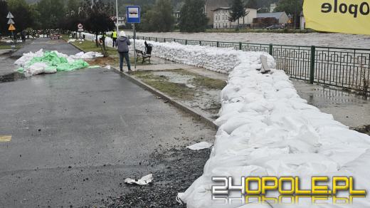 Cały dzień trwają działania ratownicze i zabezpieczające. Fotorelacja 
