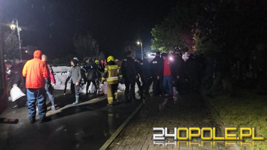 Cały dzień trwają działania ratownicze i zabezpieczające. Fotorelacja 