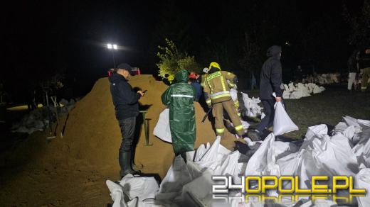 Cały dzień trwają działania ratownicze i zabezpieczające. Fotorelacja 